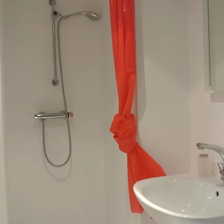 Privée Avec Douche Et Wc *